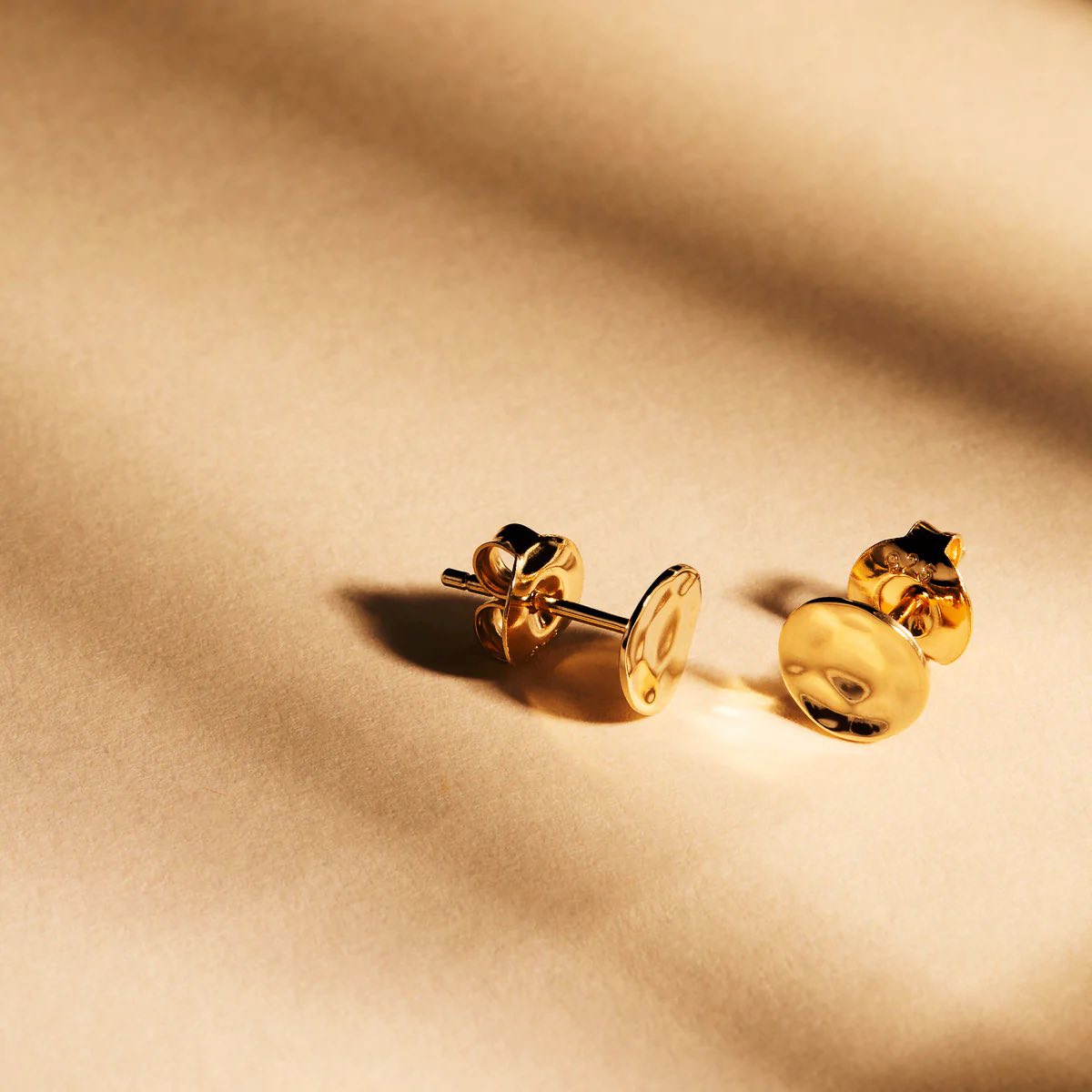 Najo E5569 Double Beat Stud Earrings Gold