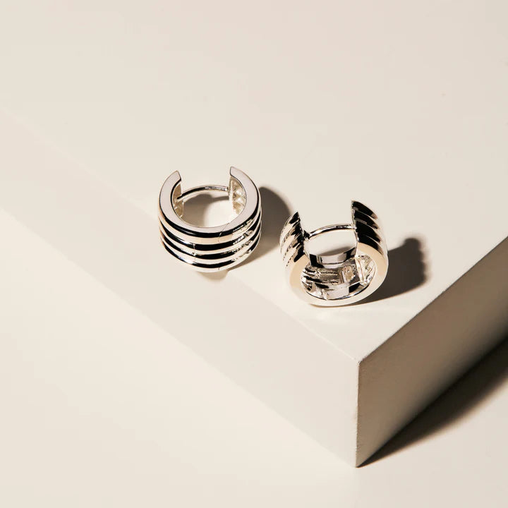 Najo E6714 Ribbed Silver Huggie Earrings